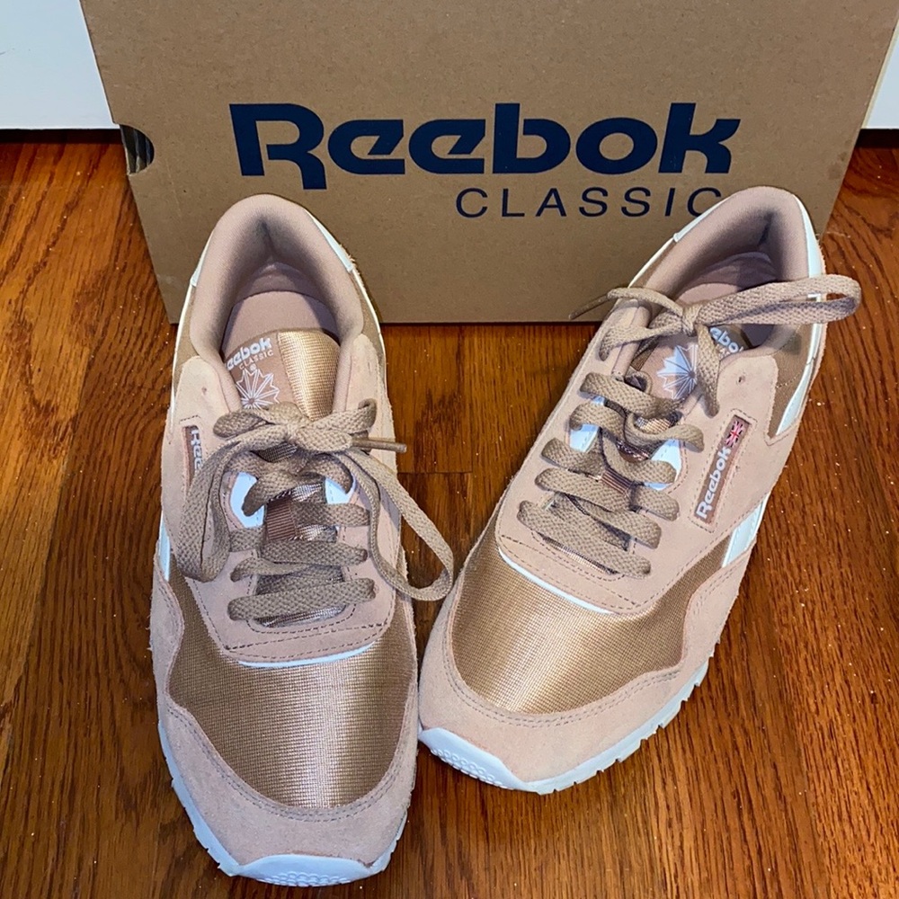 Reebok Classic Nylon
BARE BROWN / WHITE